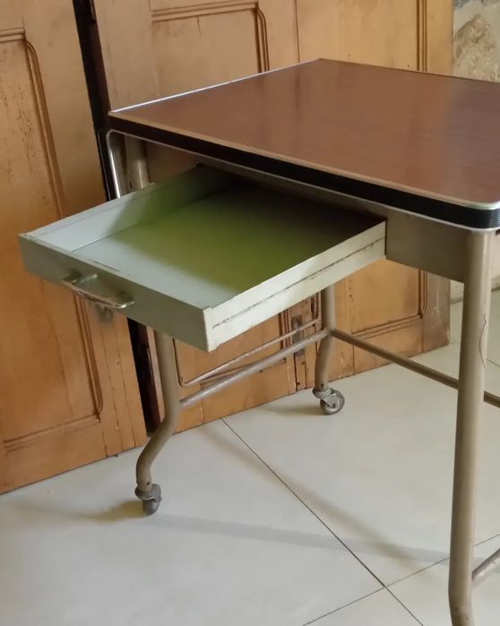 Secretária industrialilitar vintage antiga em metal