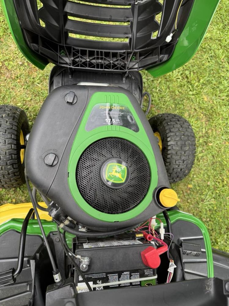 John Deere  E100 traktorek kosiarka