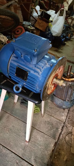 Электродвигатель WEG 4 квт 3000 об 112м-02 фланцевый новый