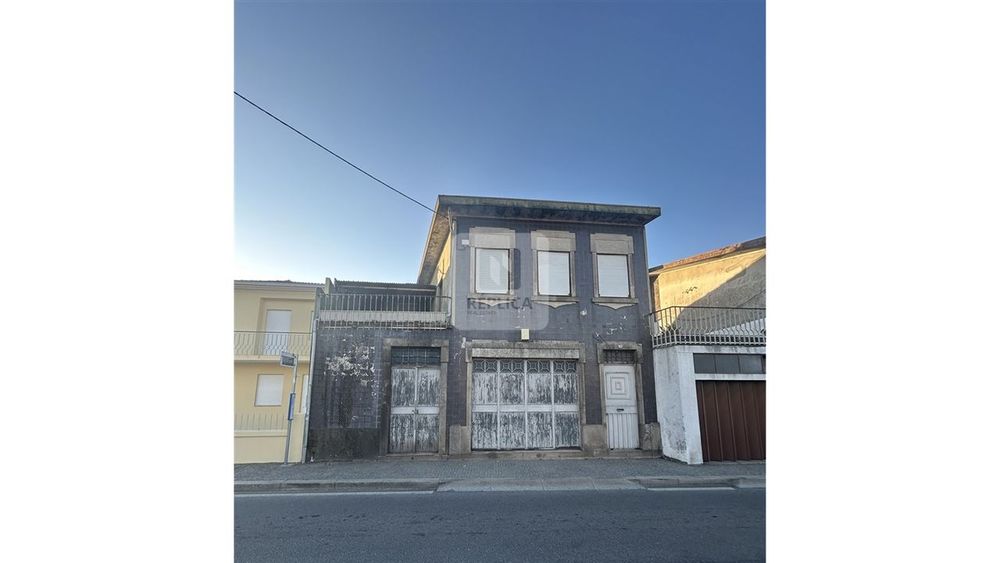 Moradia Reabilitação Comércio Habitação Indústria na Maia