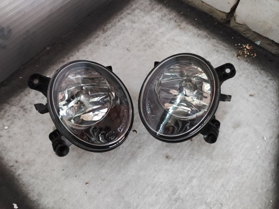 Sprzedam komplet oryginalych halogenów audi Q5/SQ5 Hella zarówki stan