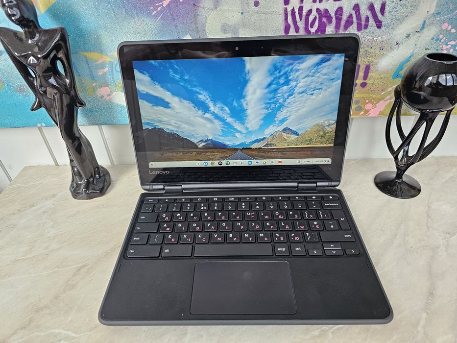 Сенсорний хромбук-трансформер Lenovo 300e