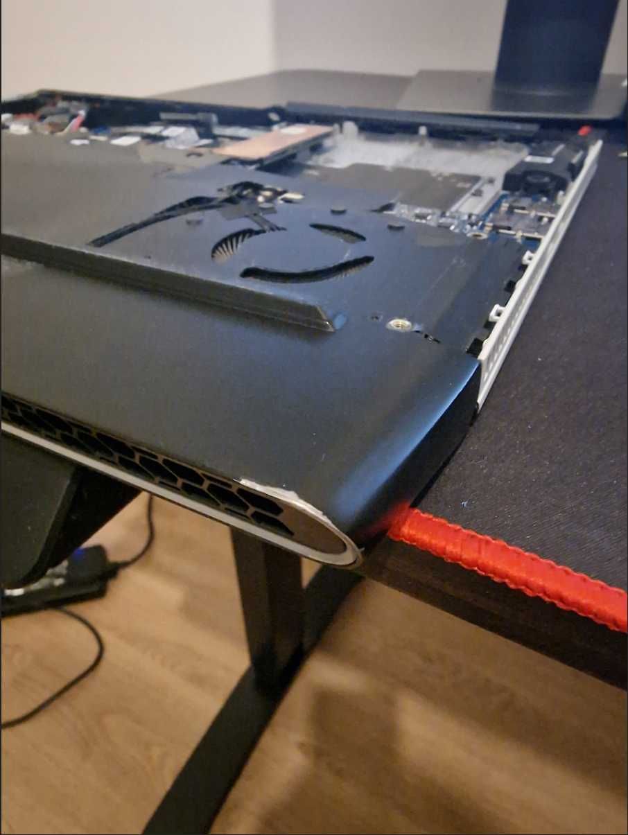 Dell Alienware M15 R2 15,6 " i7 9750H 16 GB/512 GB biały W10 RTX 2080
