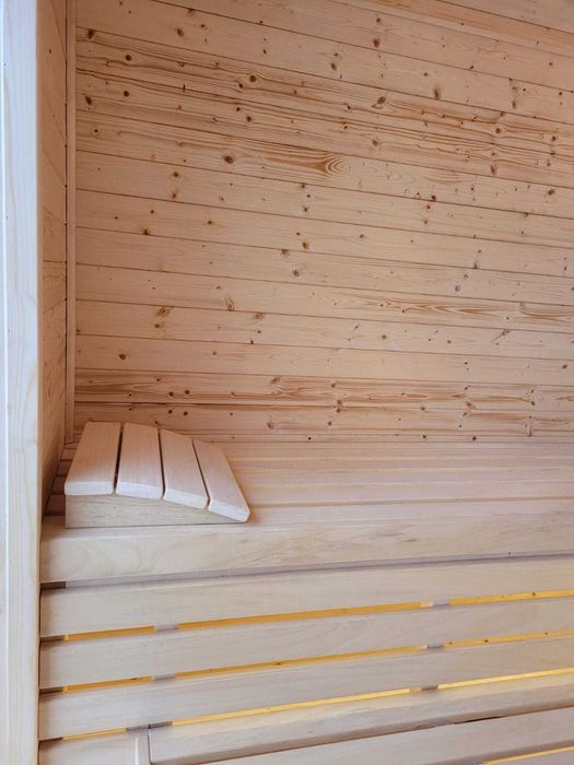 sauna ogrodowa z miejscem na balie, nowoczesne spa zewnętrzne premium