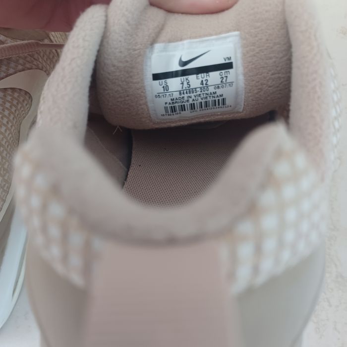 Nike AIR MAX Motion Lw Se jak nowe 42/27 cm/salon 439 zł