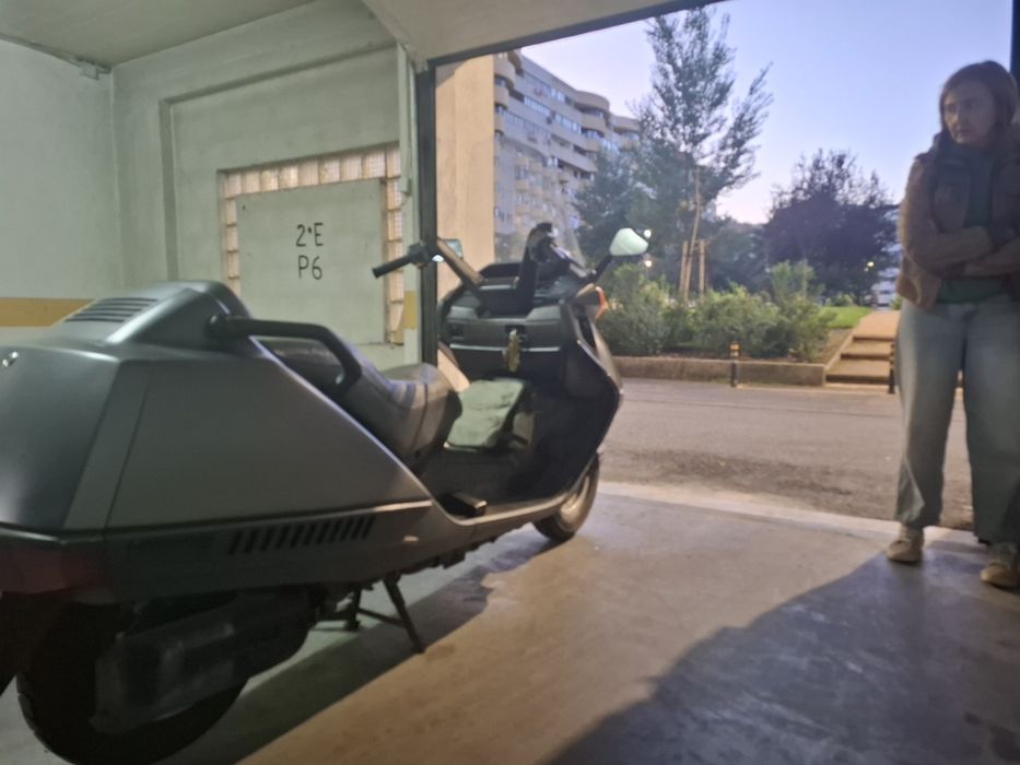 Honda CN 250 em muito bom estado.