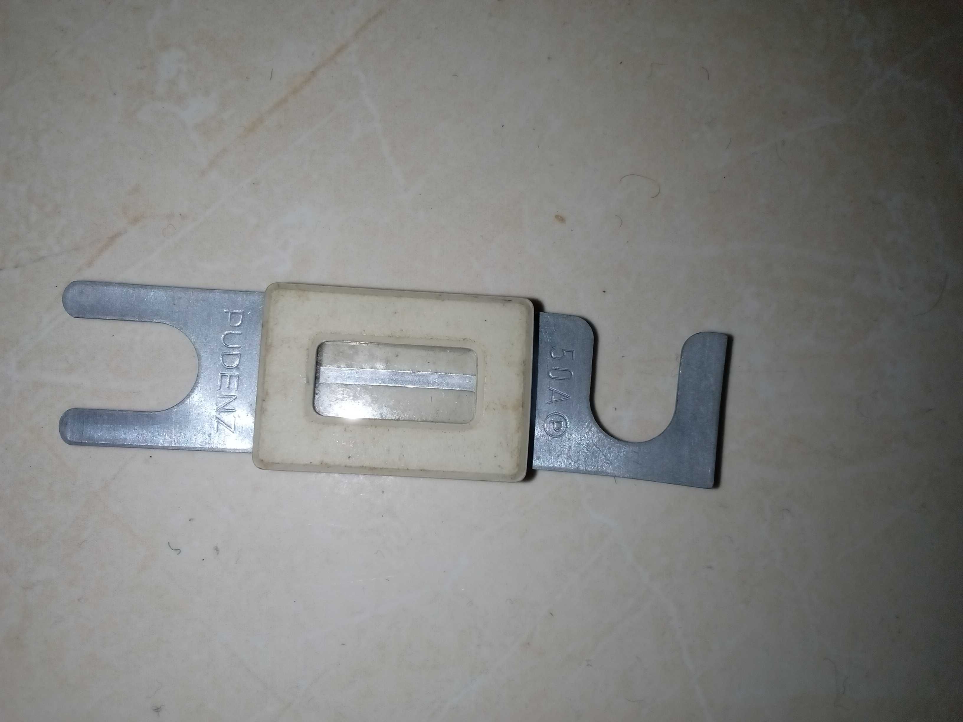vários tipos de fusiveis