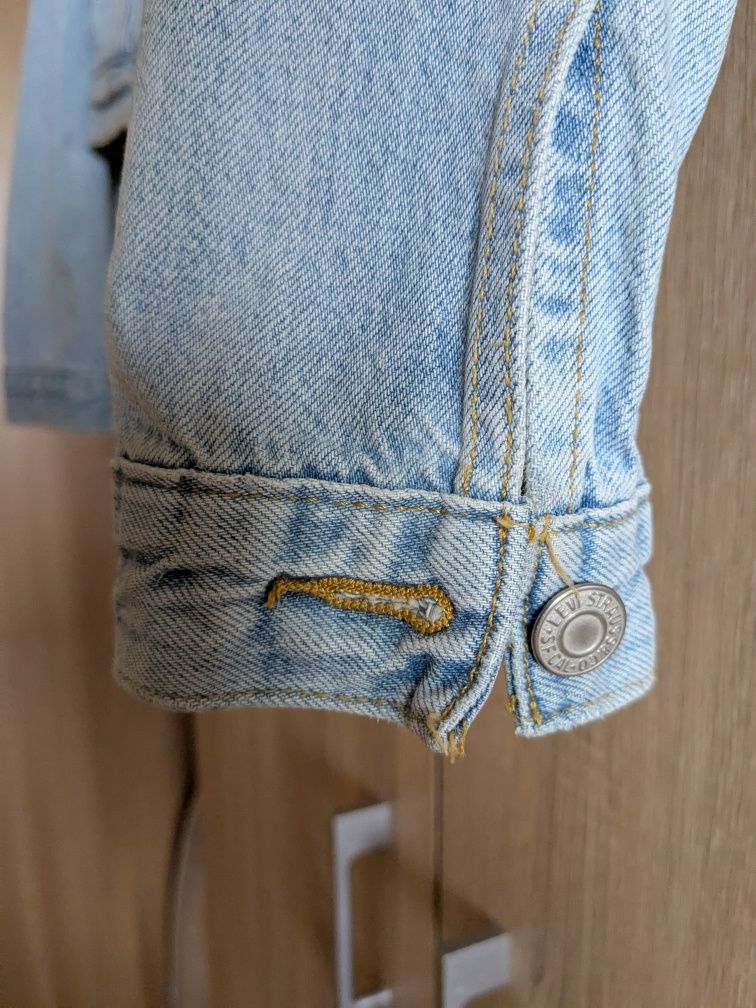 Жіноча джинсова куртка Levi's блакитна