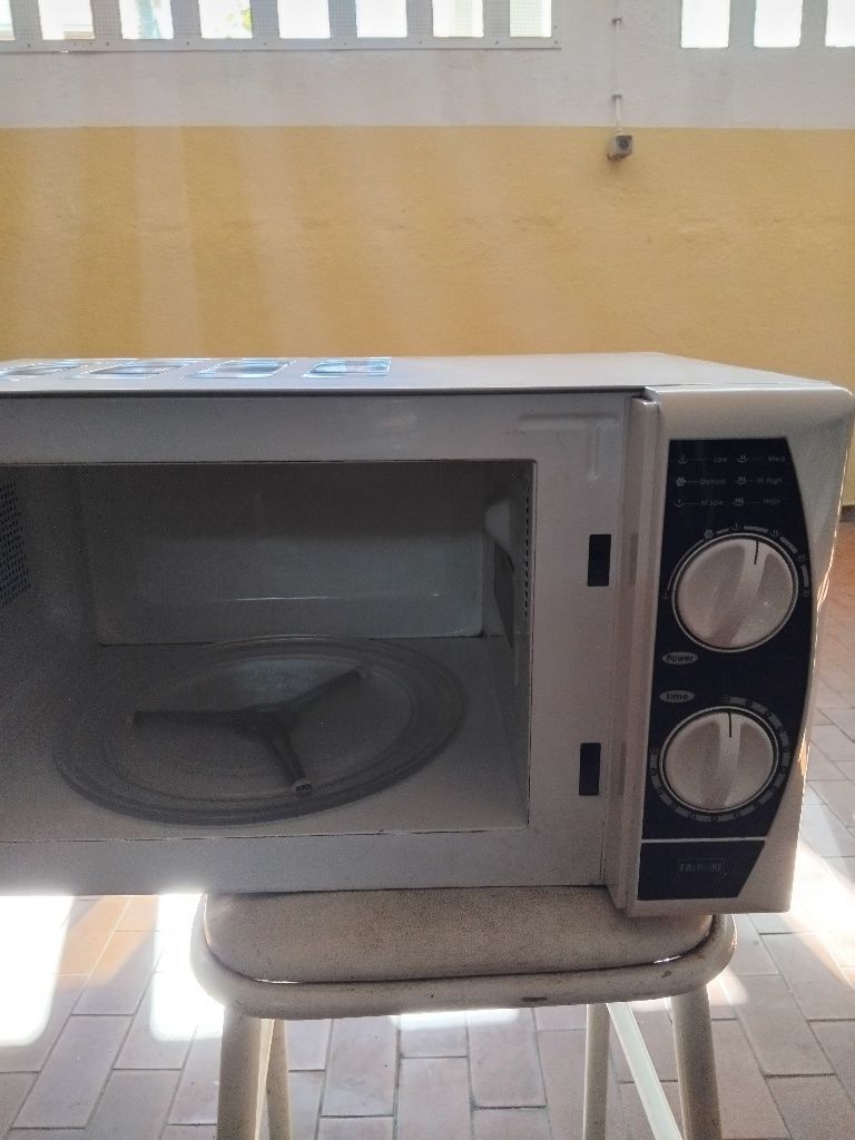 Microondas como novo