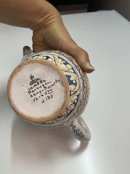 Bule muito antigo como se ve ma foto