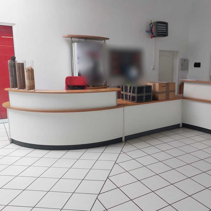 Lada sklepowa wraz z biurkami stan Bardzo dobry