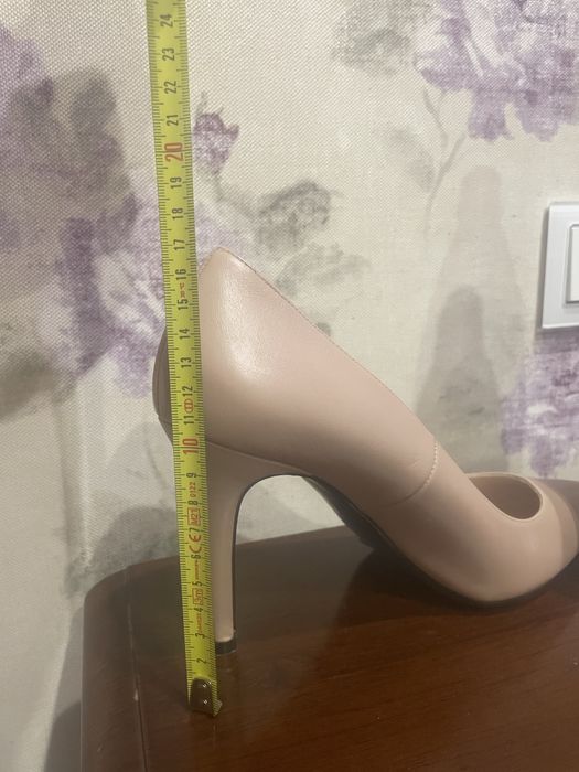 Это туфли-лодочки от испанского бренда Lodi