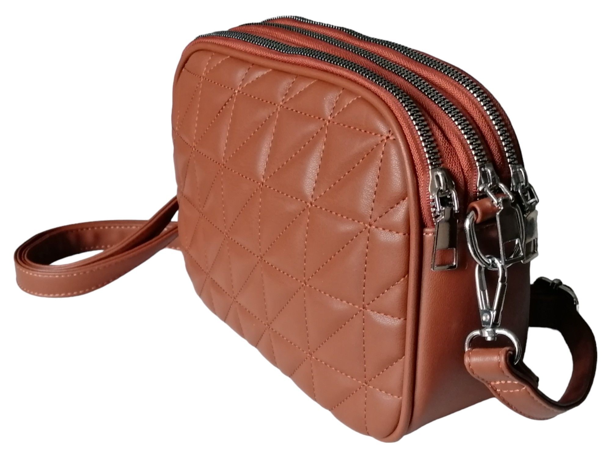 Klasyczny kuferek damski - brązowa pikowana torebka na ramię