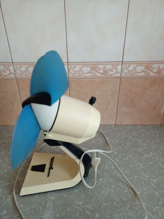 Зволожувач повітря, прилад для сушіння рук,вентилятор