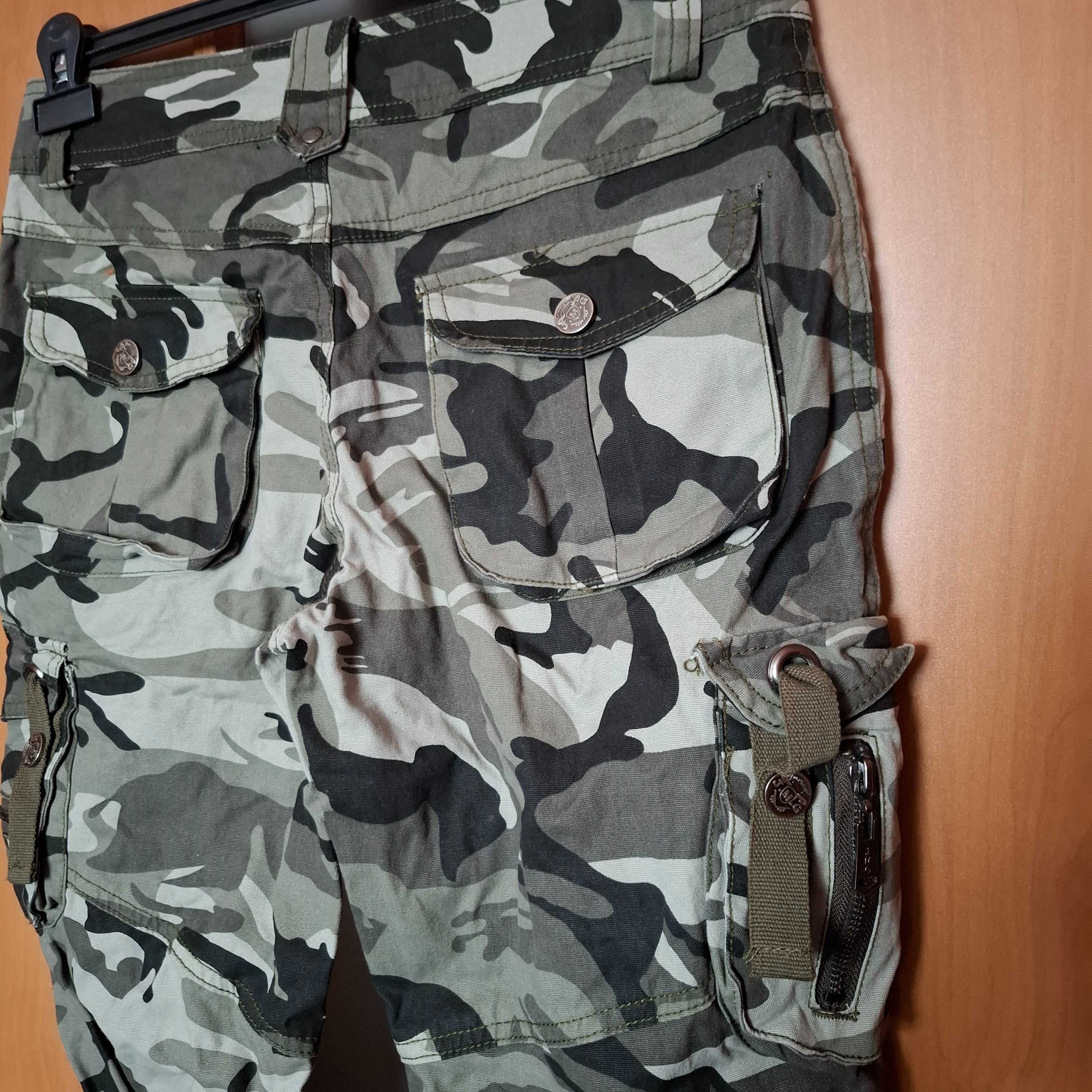 Spodnie bojówki moro khaki z kieszeniami jak nowe dł. do kolan rozm. L