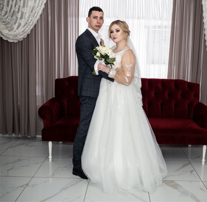 Розкішна весільна сукня