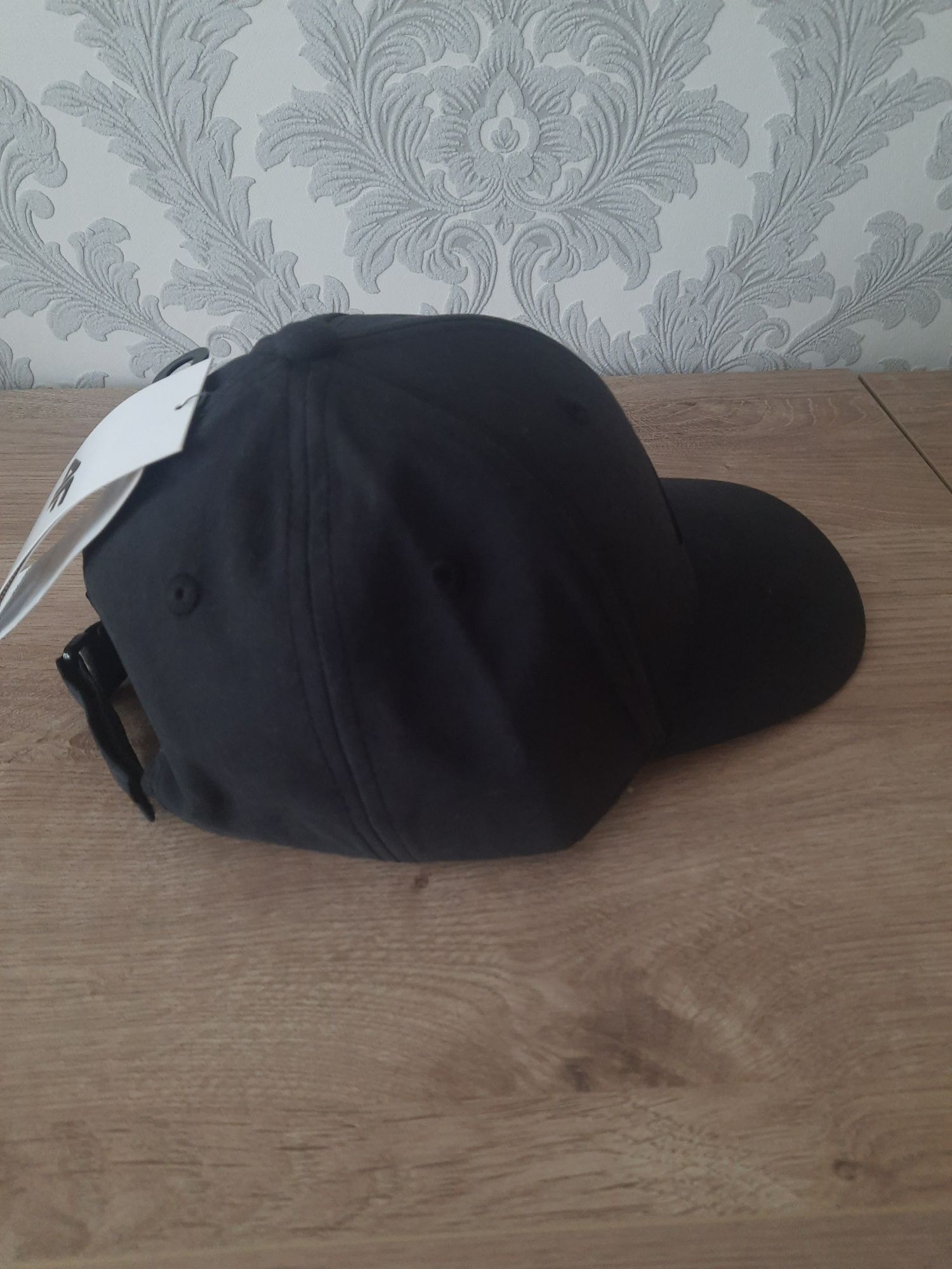 Czarna markowa czapka damska 4F