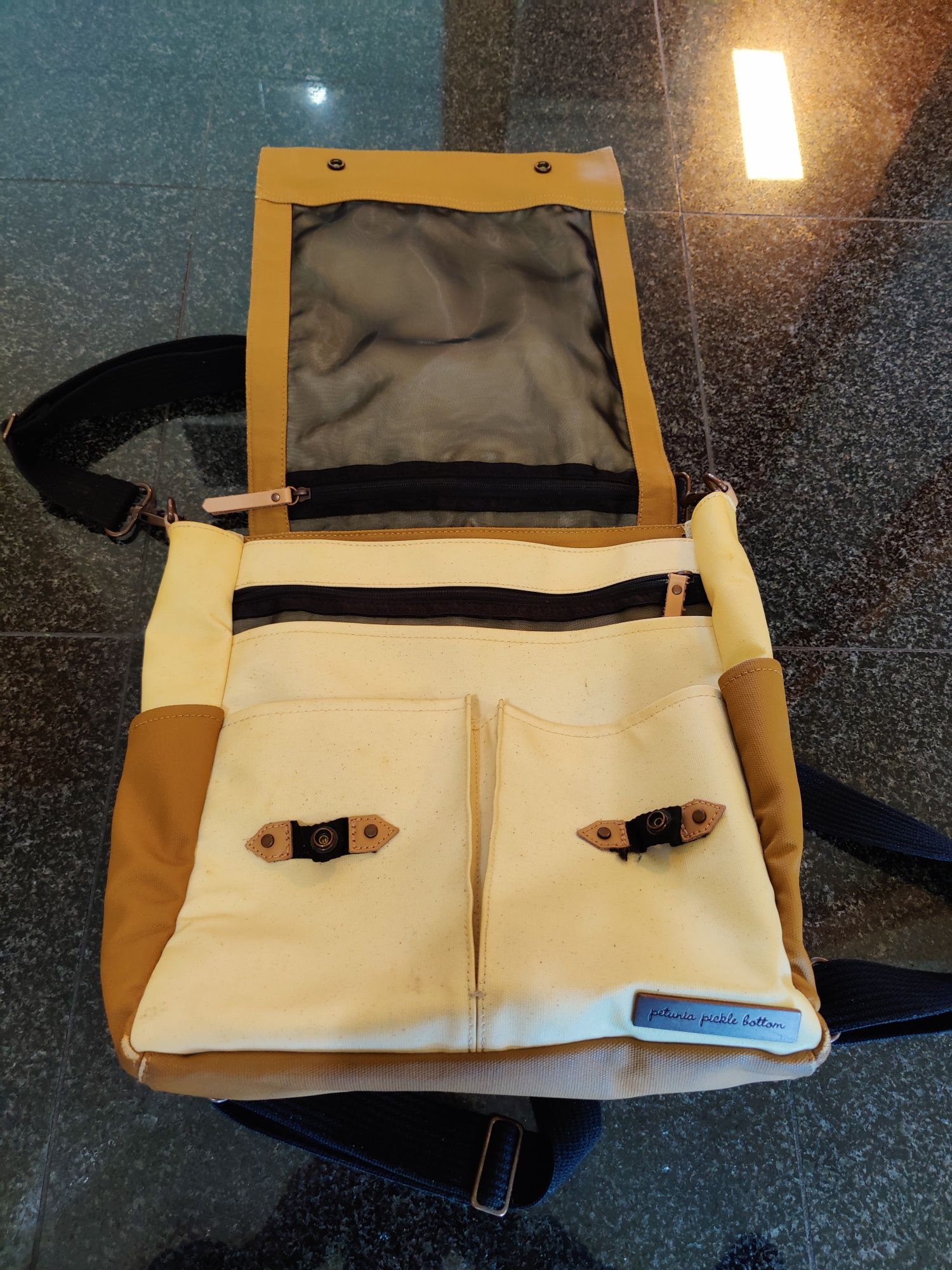 Mochila maternidade petunia pickle bottom