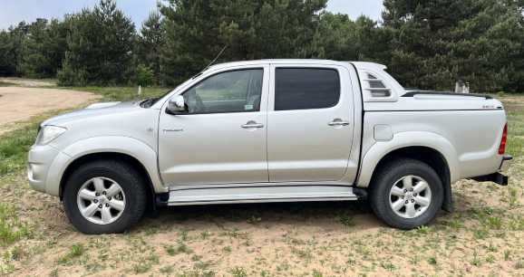 Разборка Toyota Hilux 3.0 D-4D бампер комплектний