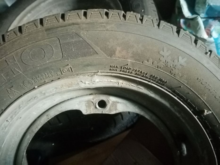 Продам зимную резину с дисками на 13