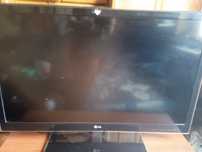 Trzy telewizory (uszkodzone)