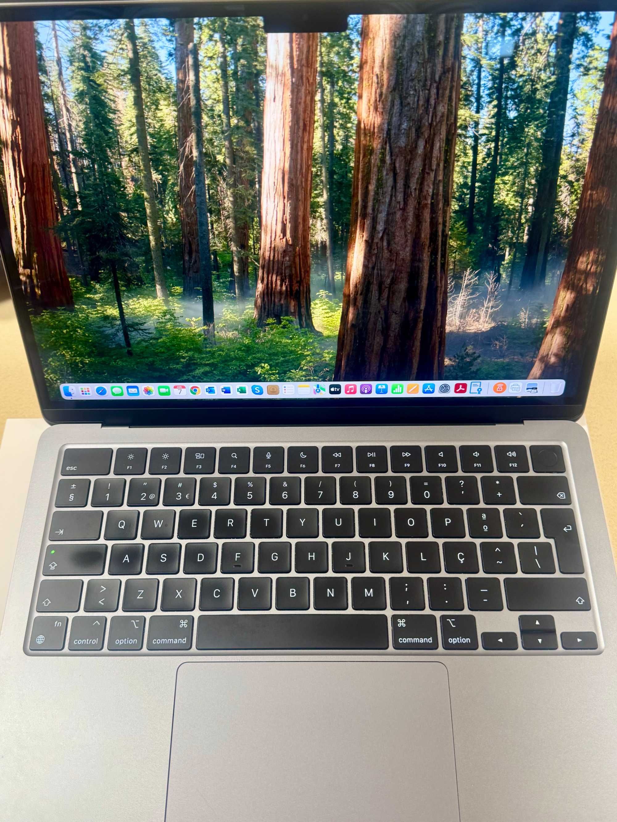 MacBook AIR M2, 2023, com 8GB de RAM e 512GB SSD como Novo!