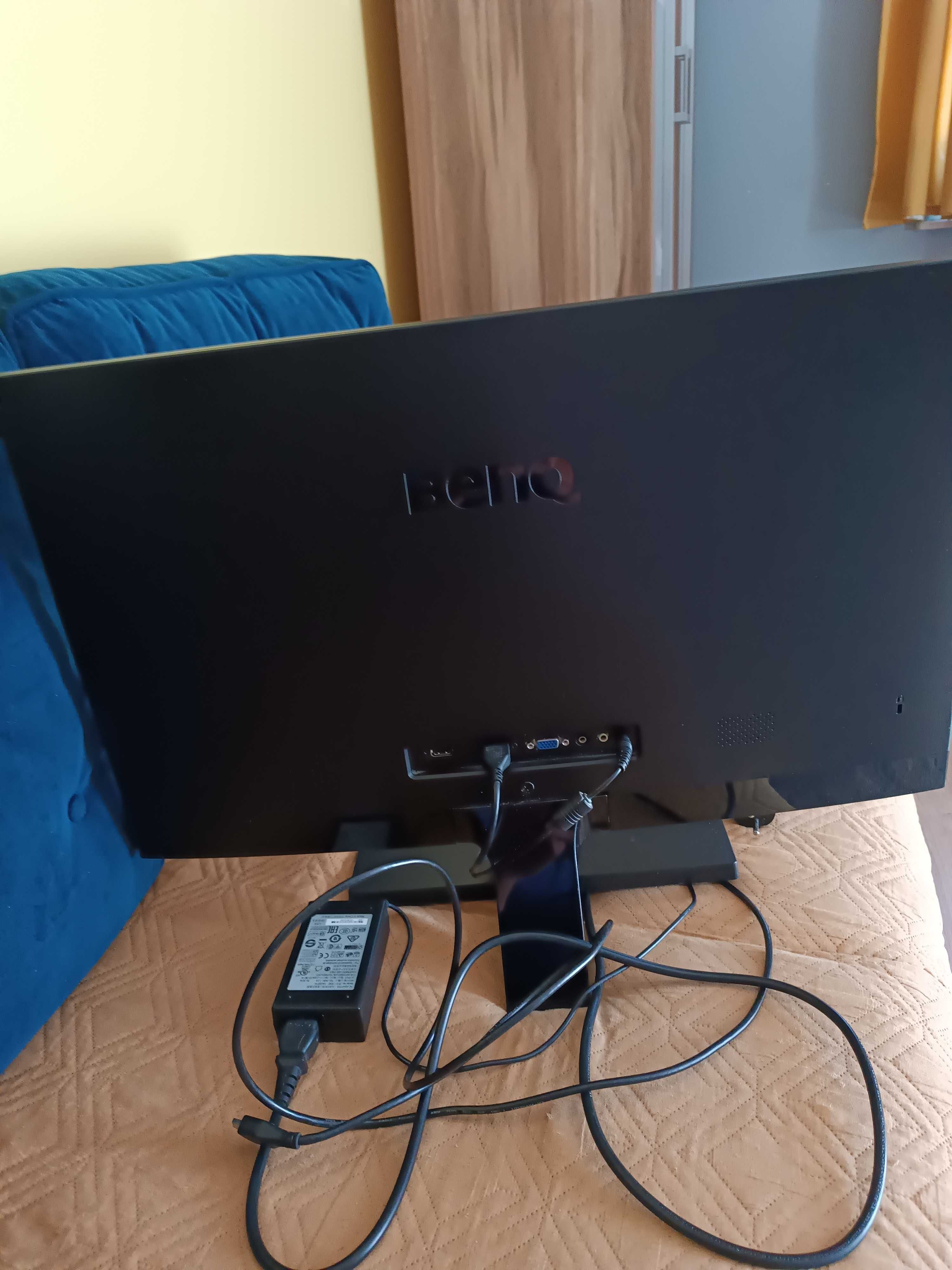 Sprzedam komputer + monitor (całość) w dobrym stanie