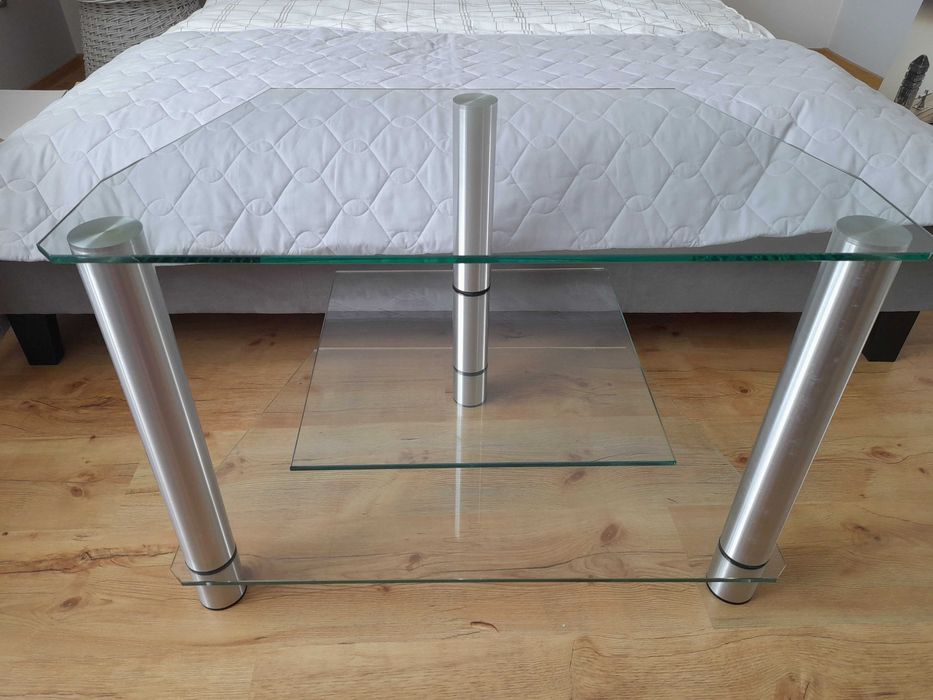 Szklany stolik pod telewizor