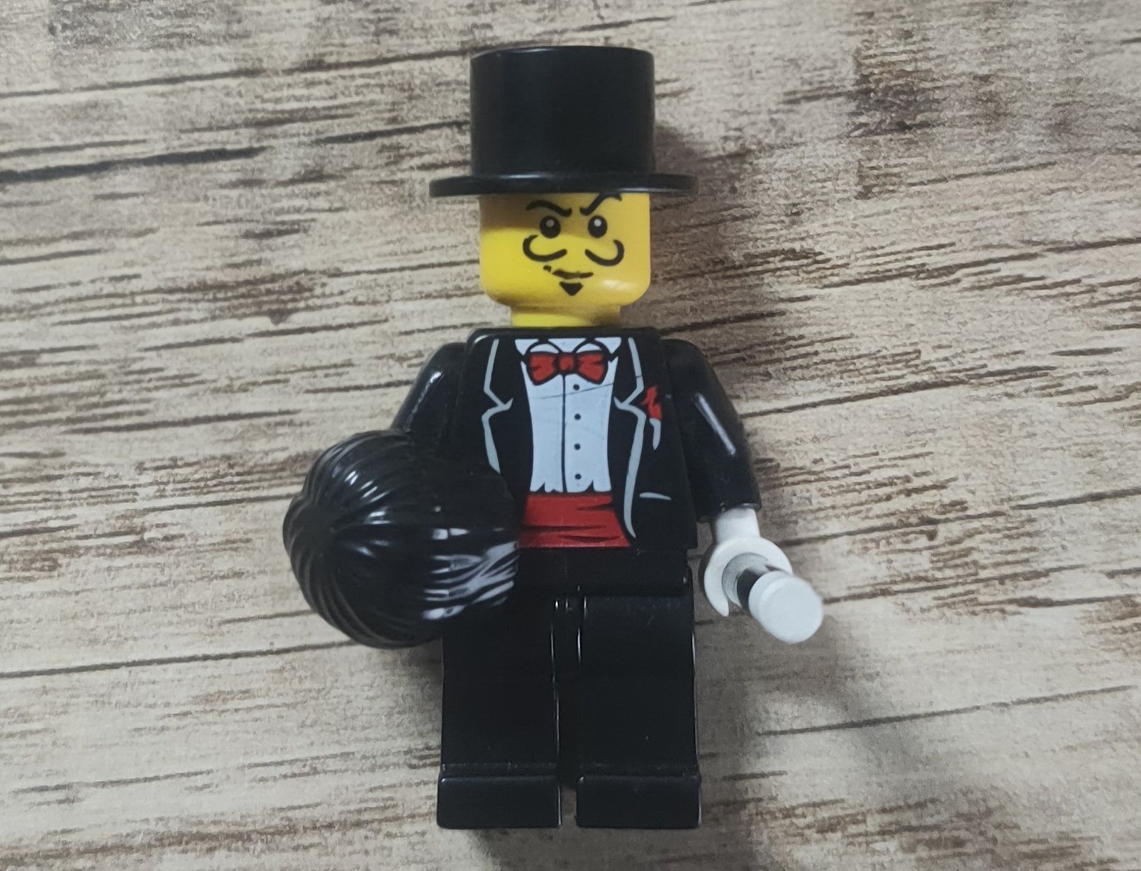 LEGO figurka Cmf seria 1 series 1 magician magik