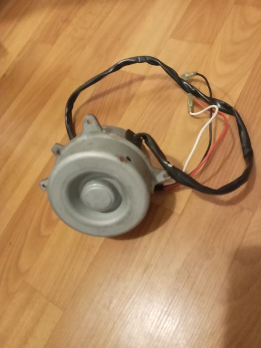 Двигатель  43т21319 наружного блока Toshiba  ras-13 ukpx HF-240-42 Au