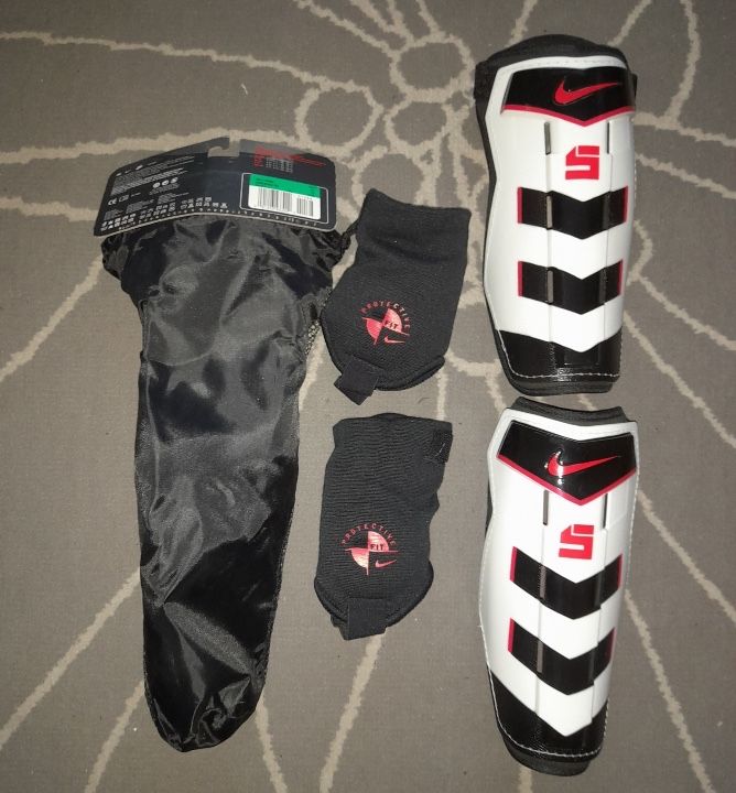 Ochraniacze piłkarskie Nike 5 Sala Shield (XL)