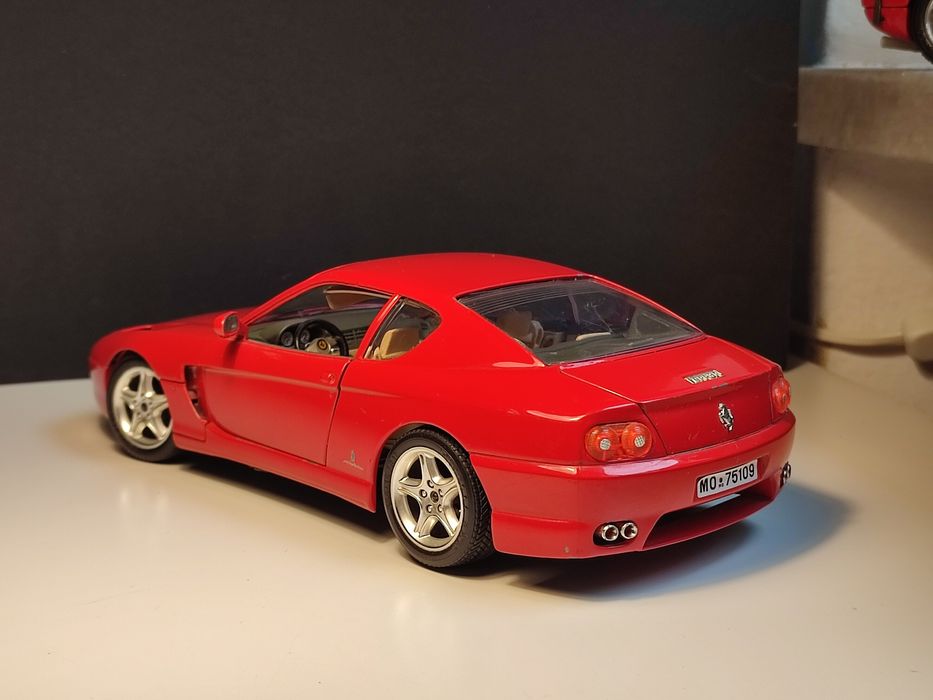 Модель Ferrari 456GT 1/18 Bburago