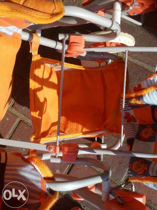 Продам детскую игрушечную коляску