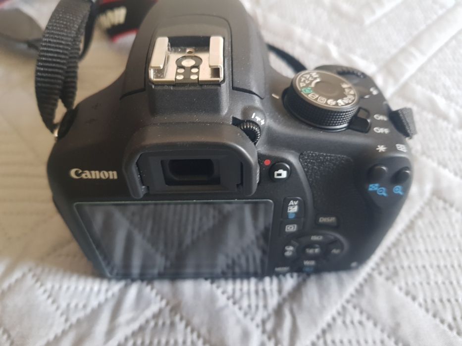 Máquina fotográfica Canon 1200D