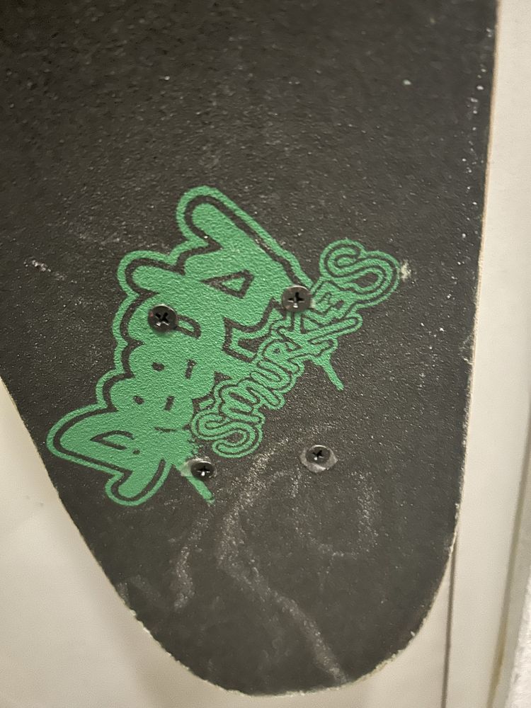 Skate usado, e com uma lasca