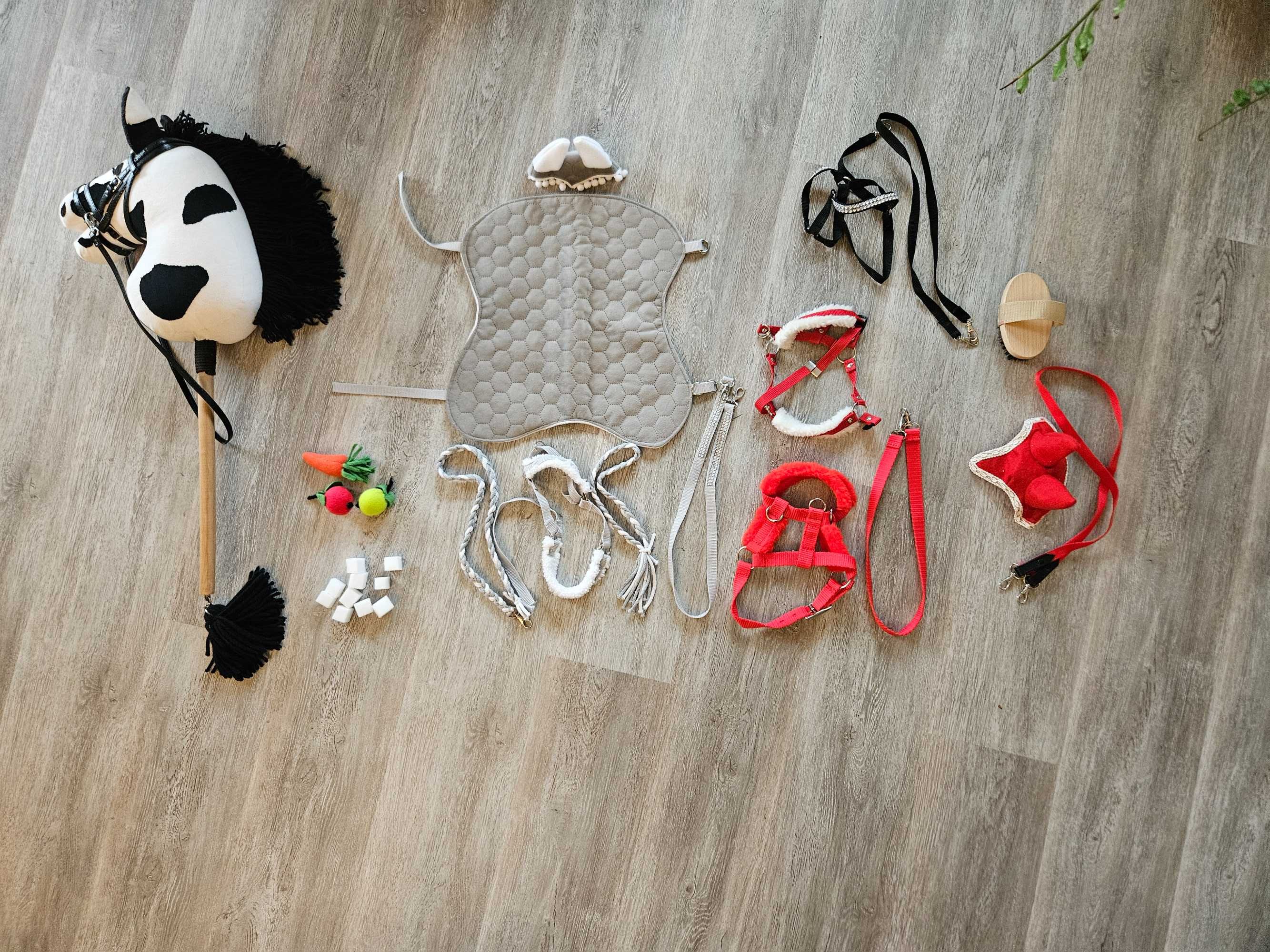 Koń -HOBBY HORSE wraz z akcesoriami