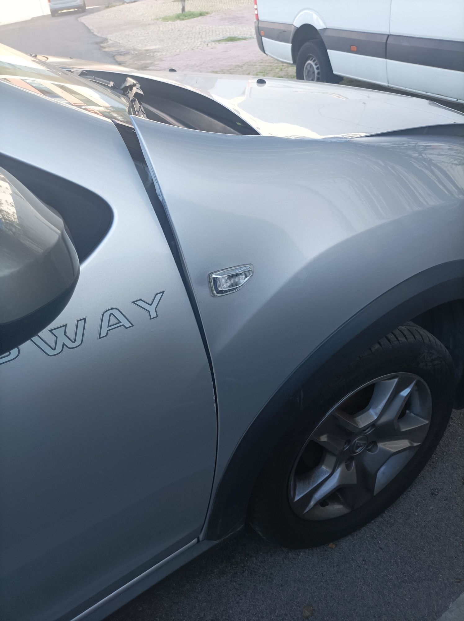 Dacia Sandero stepway 1.5dci acidentado