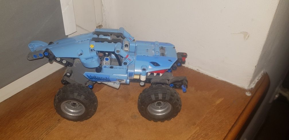 LEGO TECHNIC Monster Jam Megalodon 42134