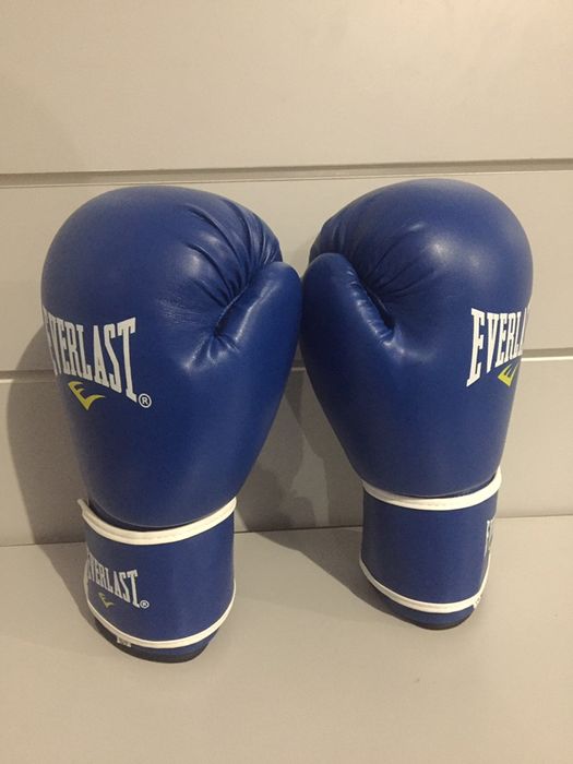 Боксерские перчатки Бинты Everlast тренировочные новые