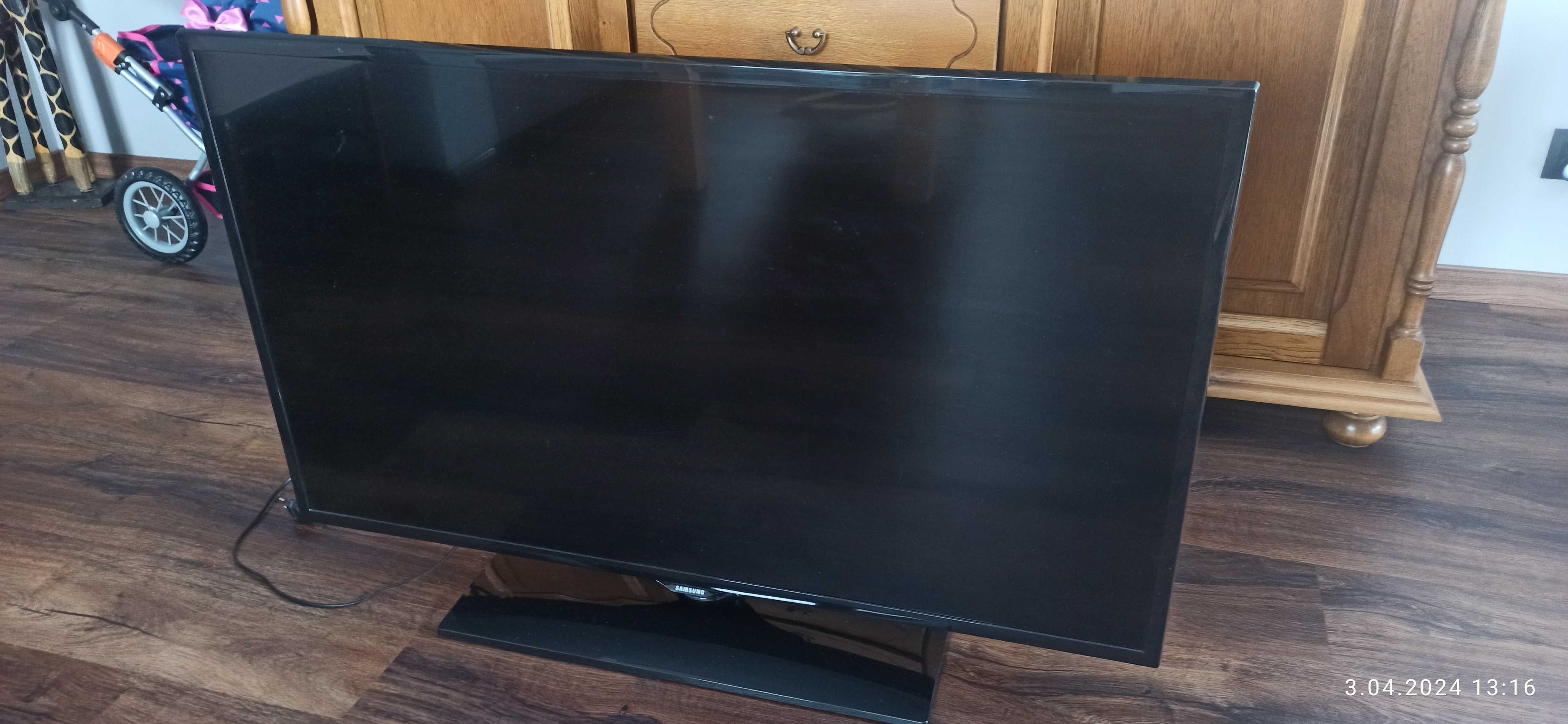 TV Samsung UE42F5000AW   43 cale