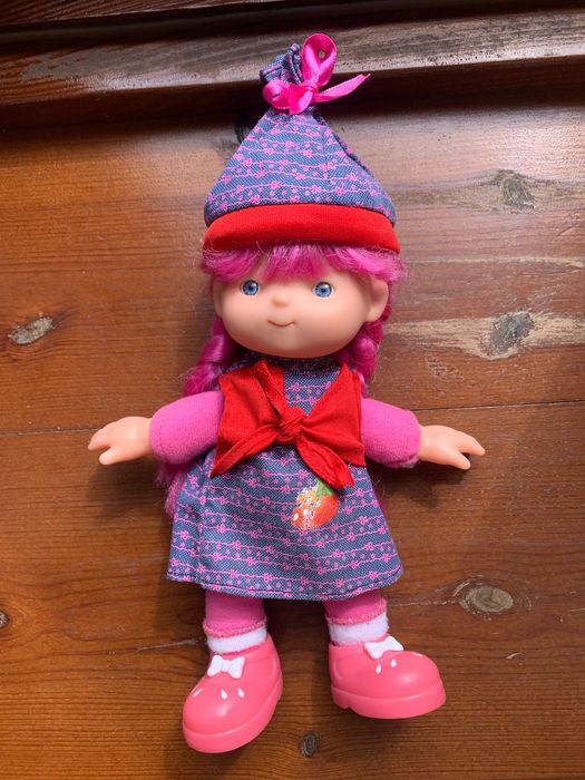 красива м’яка лялька