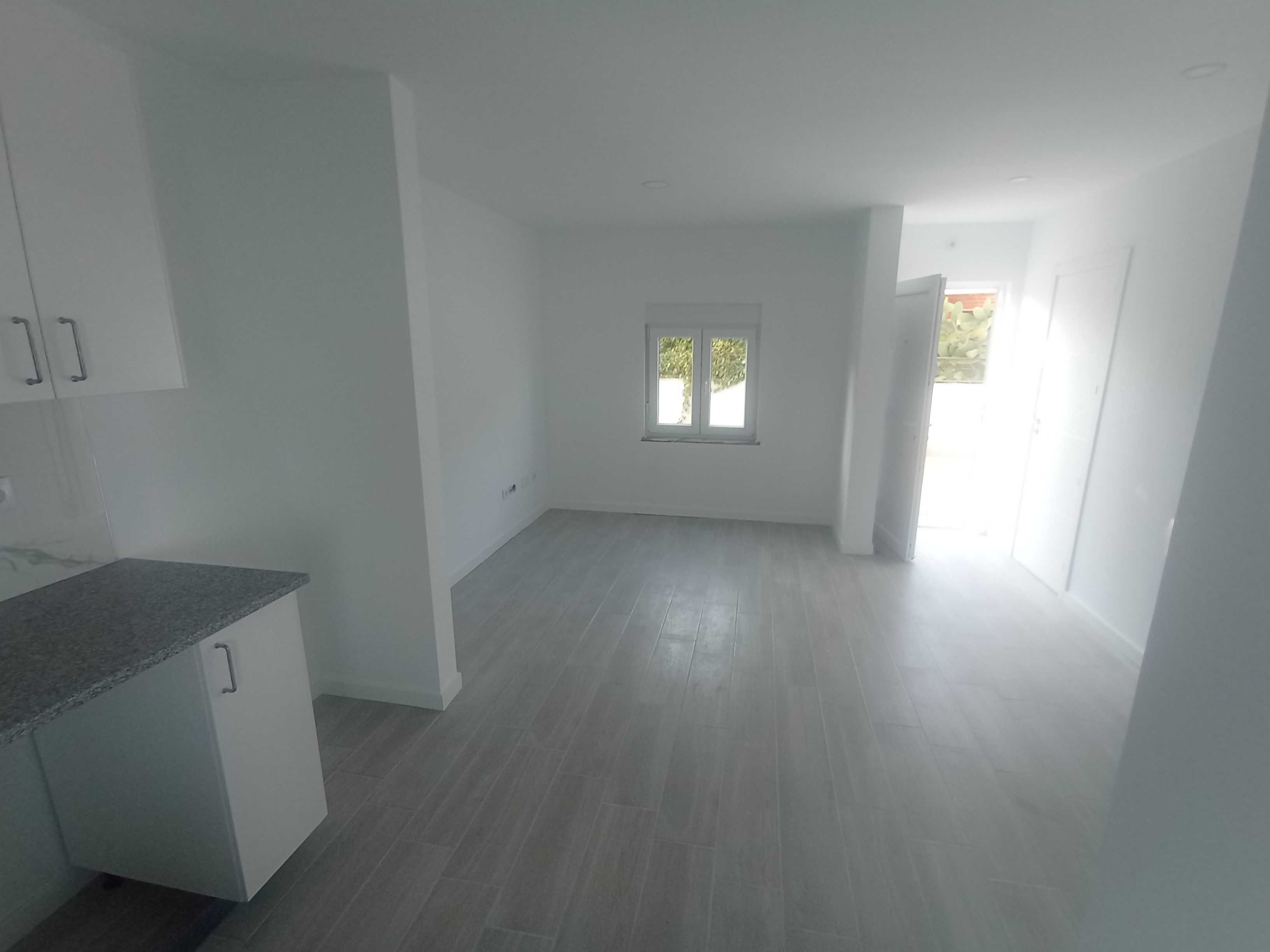 Quartos para arrendamento em moradia T2