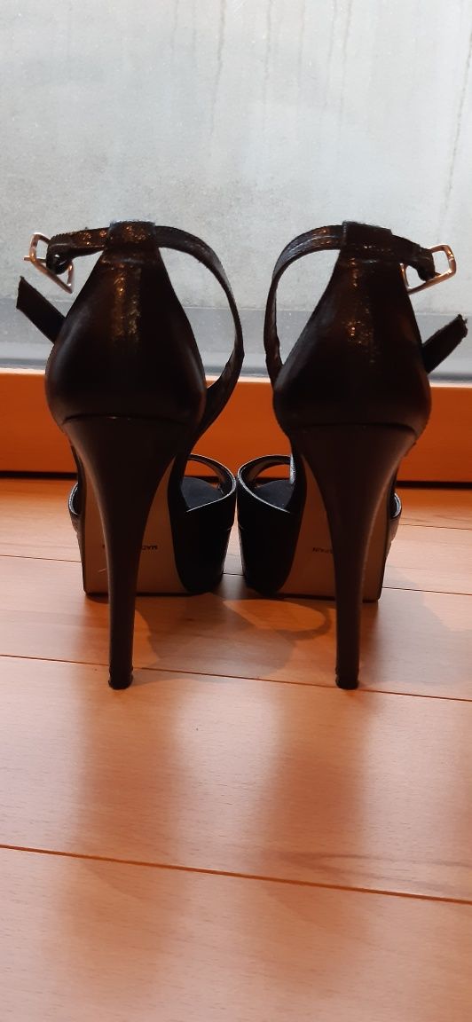 Sapato/Sandália de salto alto preto