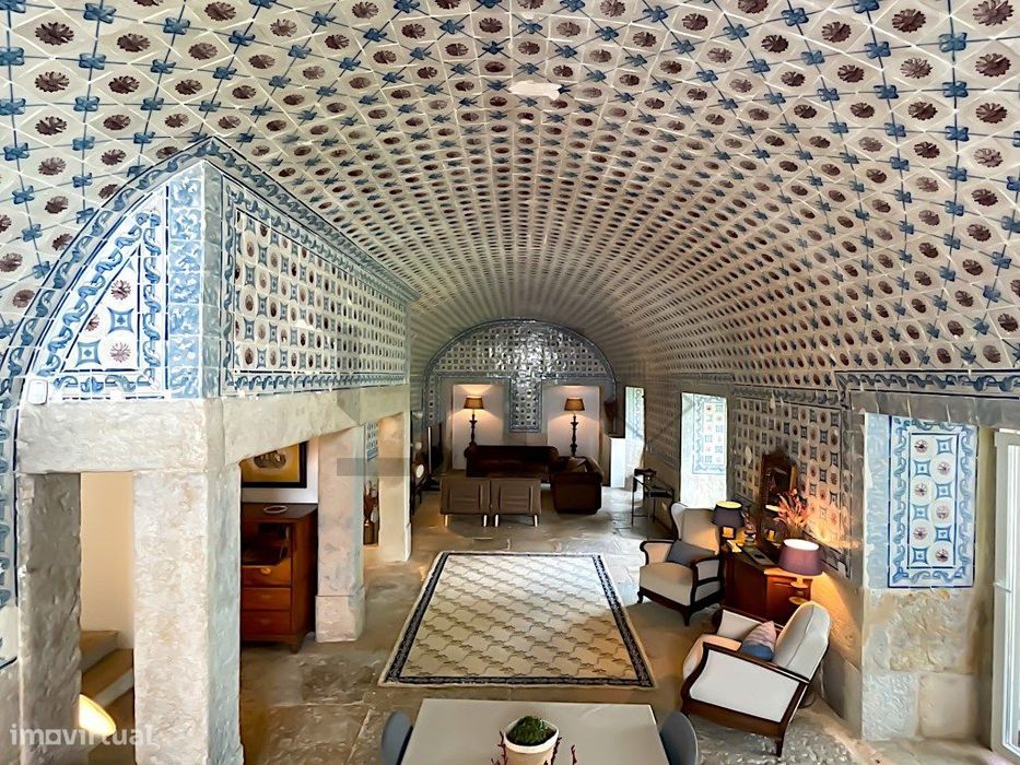 Apartamento T3+1 com Jardim Privado no Palácio Vila Garcia para Ven...