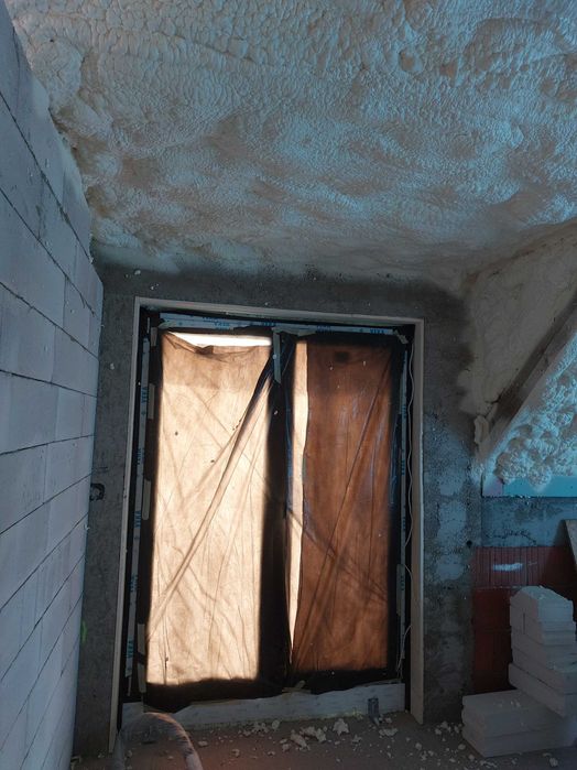 Izolacja piana PUR. Poddasza, fundamenty itp. termoizolacja ocieplenia