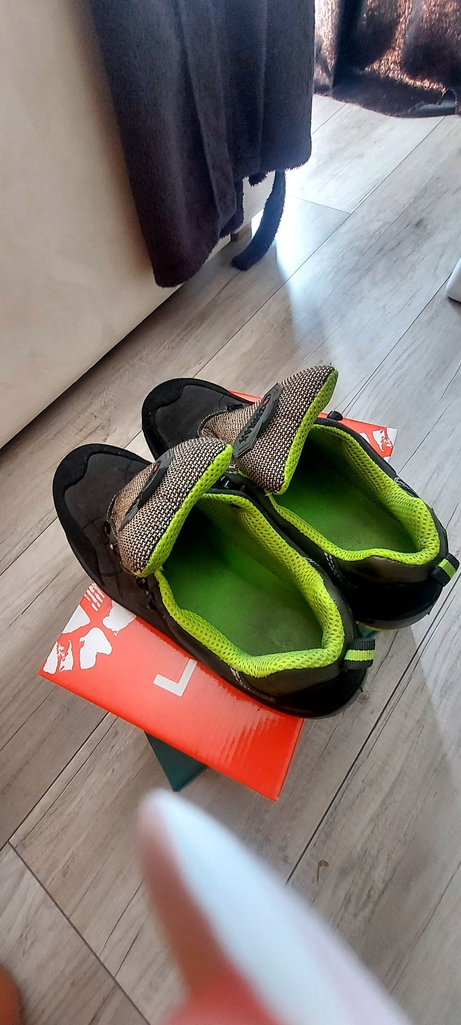 Buty męskie robocze z zabezpieczeniem blacha