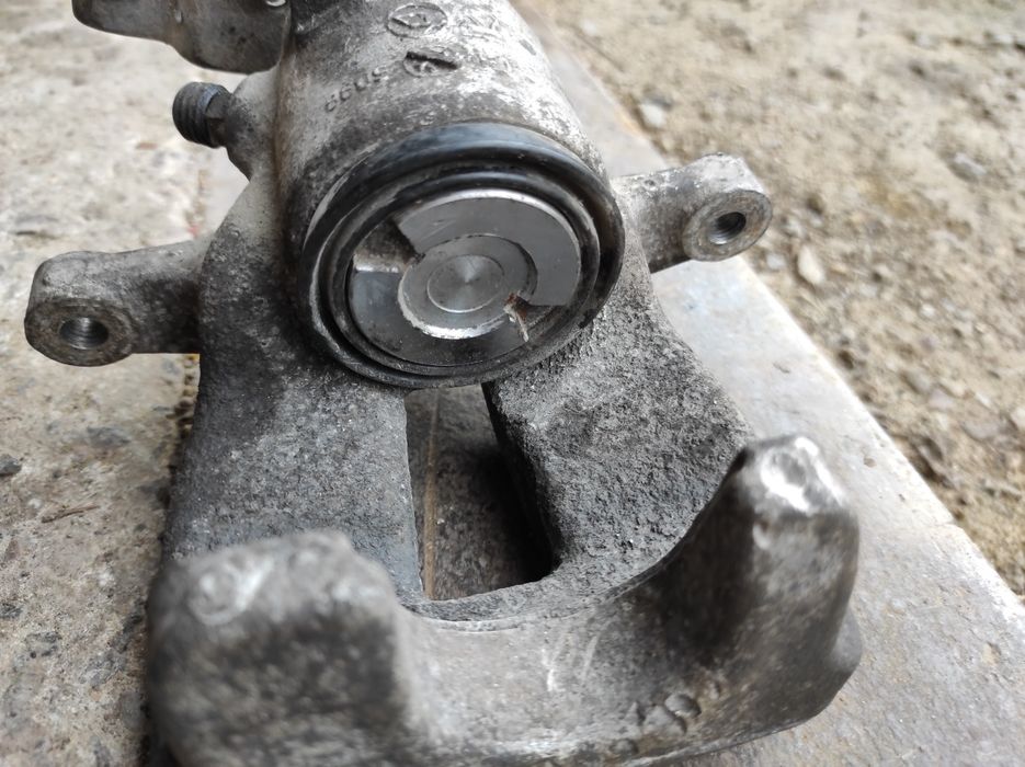 Продам супорт задній лівий