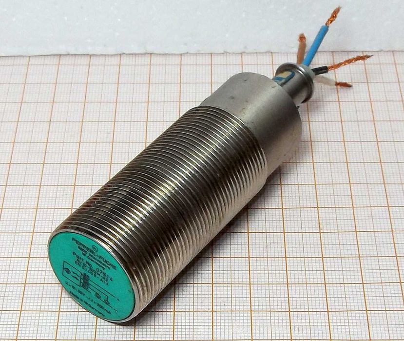 Indukcyjny czujnik zbliżeniowy PEPPERL FUCHS NJ10-30GM-A2 [M1-291]