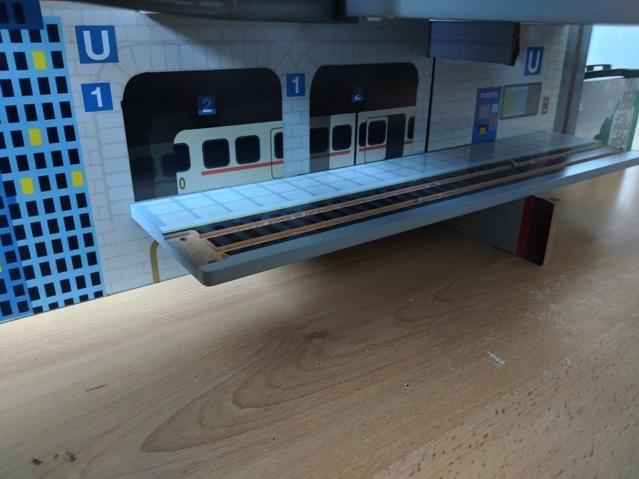 Drewniany Dworzec kolejowy/centrum logistyczne