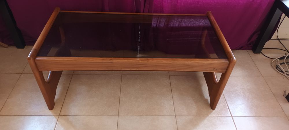 Mesa de Centro com tampo em vidro